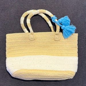 Beach tote woven